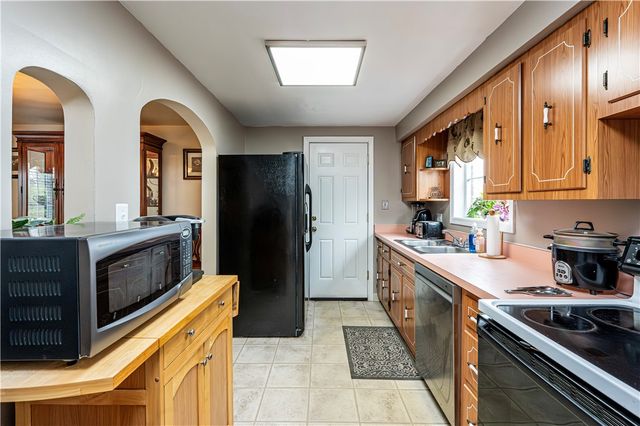 168 Carmella Dr, White Oak, PA 15131