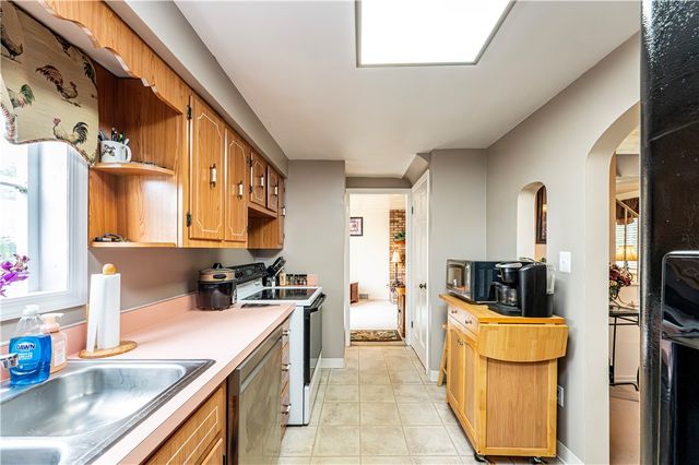 168 Carmella Dr, White Oak, PA 15131