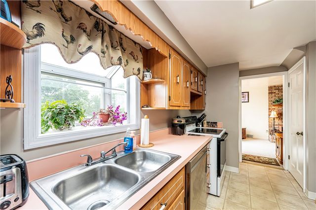 168 Carmella Dr, White Oak, PA 15131