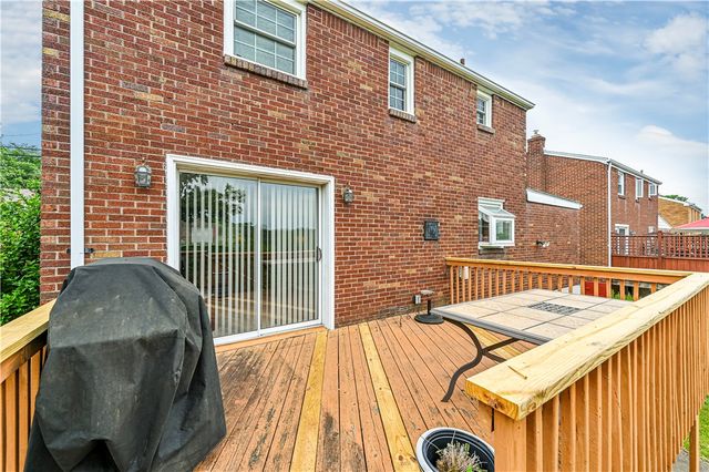 168 Carmella Dr, White Oak, PA 15131