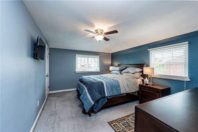 168 Carmella Dr, White Oak, PA 15131