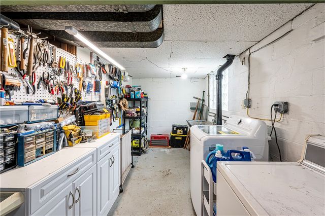 168 Carmella Dr, White Oak, PA 15131