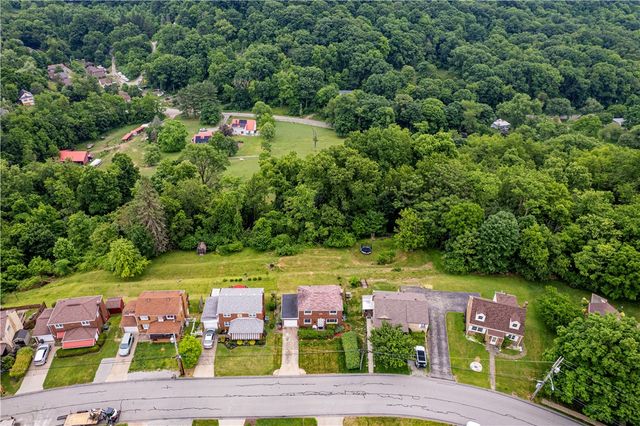 168 Carmella Dr, White Oak, PA 15131
