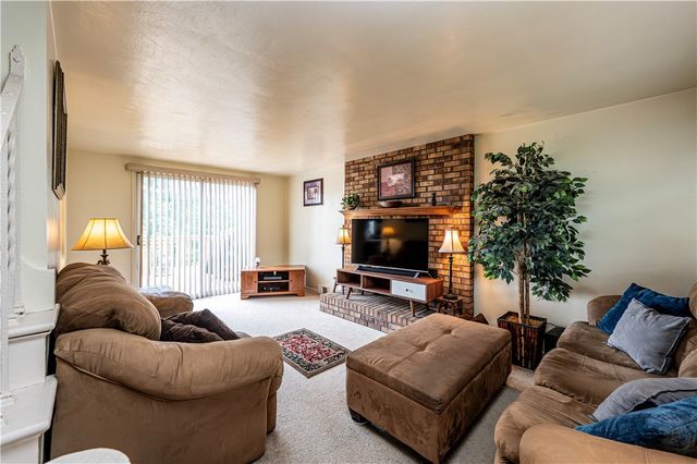 168 Carmella Dr, White Oak, PA 15131