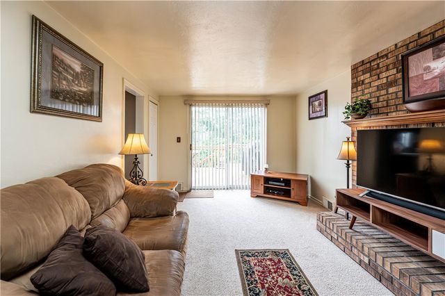 168 Carmella Dr, White Oak, PA 15131