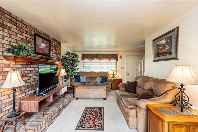 168 Carmella Dr, White Oak, PA 15131