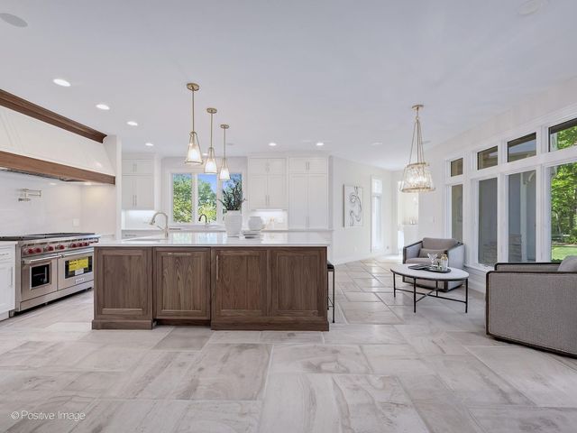 20 Natoma Drive, Oak Brook, IL 60523