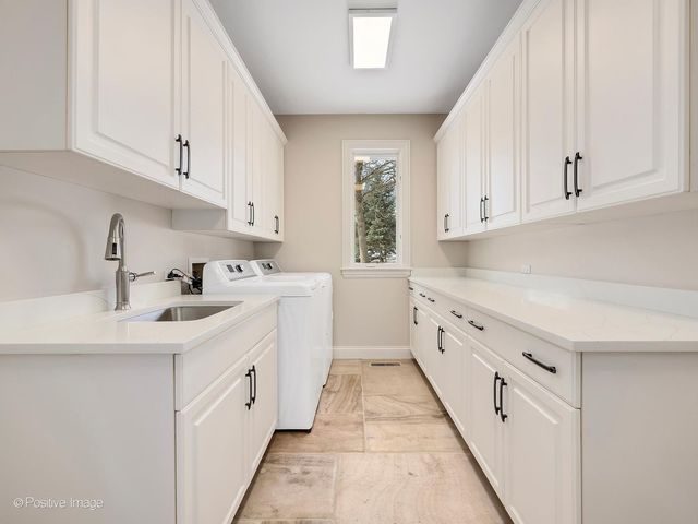 20 Natoma Drive, Oak Brook, IL 60523