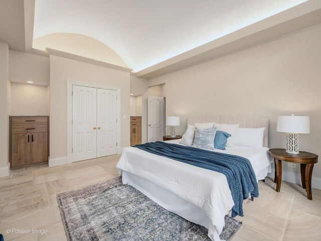 20 Natoma Drive, Oak Brook, IL 60523