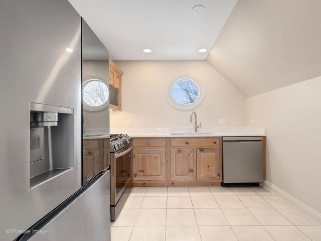 20 Natoma Drive, Oak Brook, IL 60523