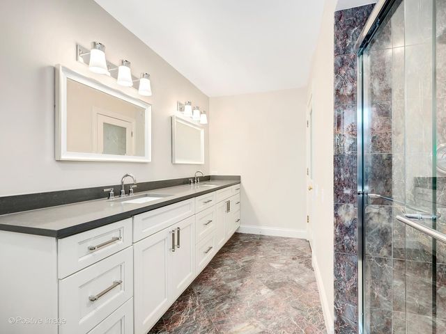 20 Natoma Drive, Oak Brook, IL 60523
