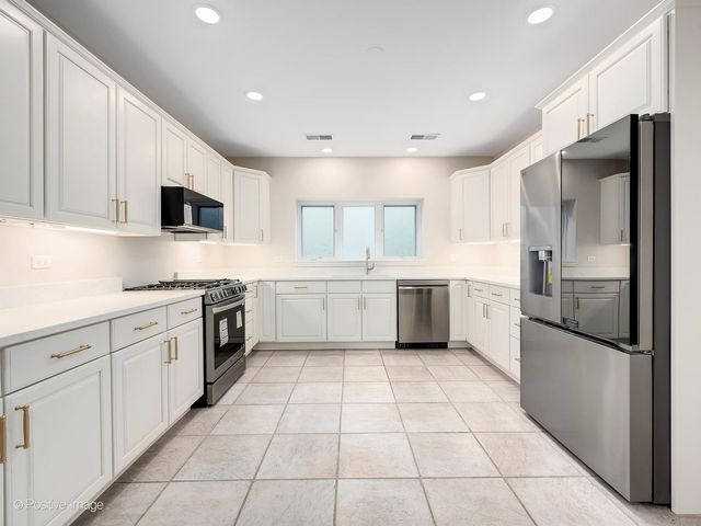 20 Natoma Drive, Oak Brook, IL 60523