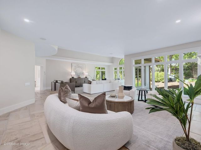 20 Natoma Drive, Oak Brook, IL 60523