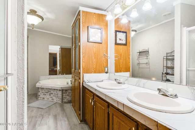 611 Saint Clair Road, Breaux Bridge, LA 70517