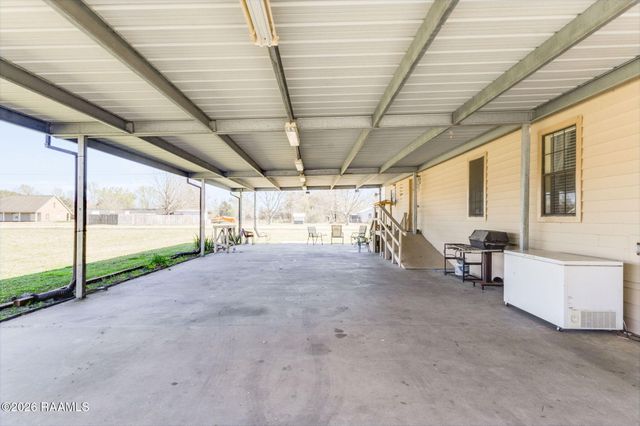 611 Saint Clair Road, Breaux Bridge, LA 70517