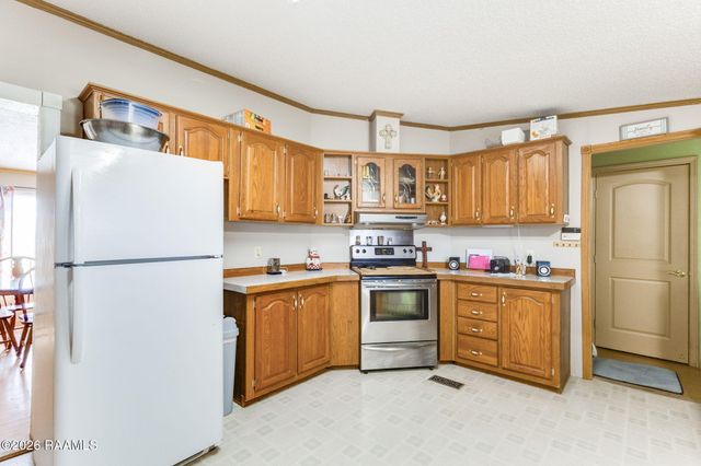 611 Saint Clair Road, Breaux Bridge, LA 70517