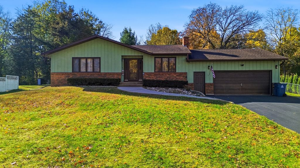 2235 Center Lane, Dixon, IL 61021