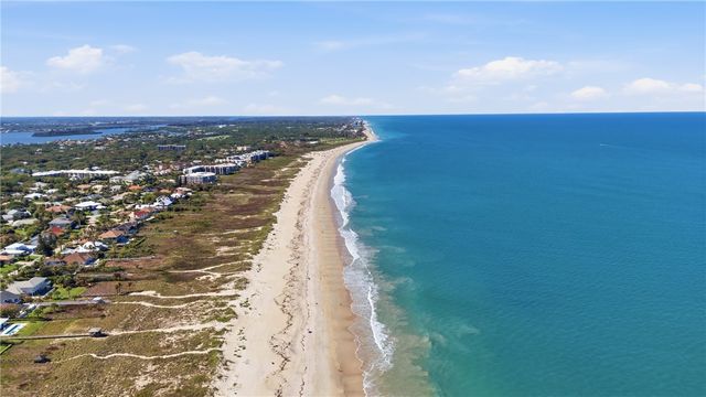 1048 Admirals Walk, Vero Beach, FL 32963