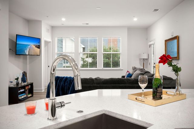 305 Flowering Peach 203, Charleston, SC 29414