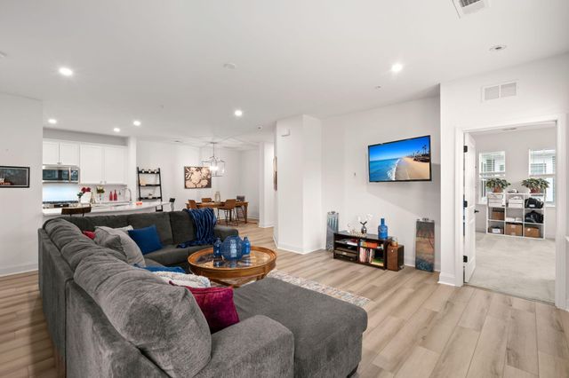 305 Flowering Peach 203, Charleston, SC 29414