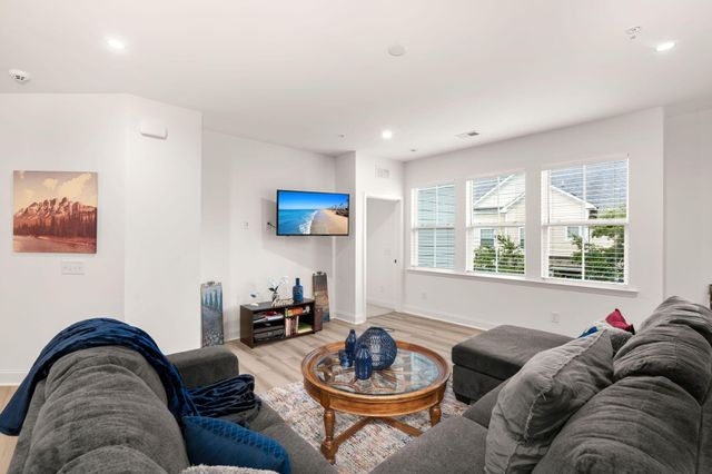 305 Flowering Peach 203, Charleston, SC 29414