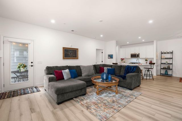 305 Flowering Peach 203, Charleston, SC 29414