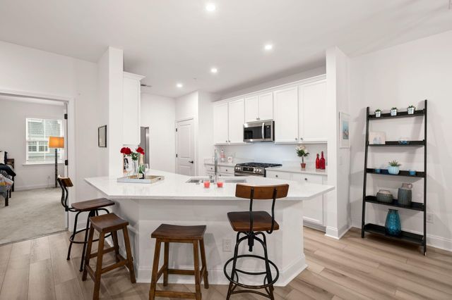 305 Flowering Peach 203, Charleston, SC 29414