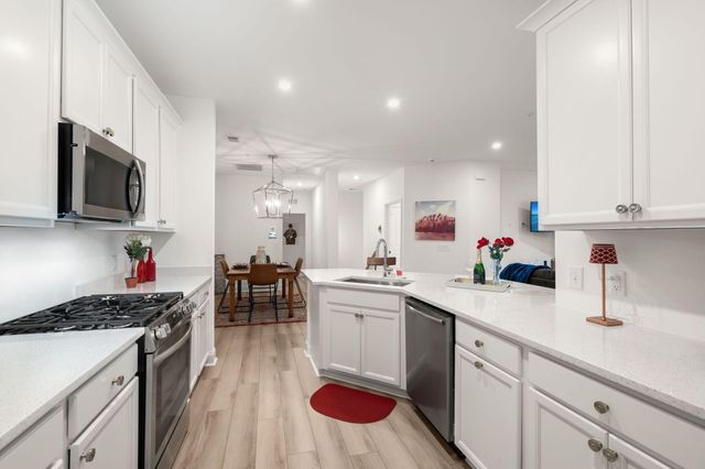 305 Flowering Peach 203, Charleston, SC 29414