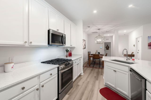 305 Flowering Peach 203, Charleston, SC 29414