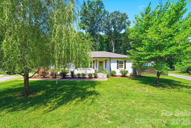 6409 Woodland Circle, Charlotte, NC 28216