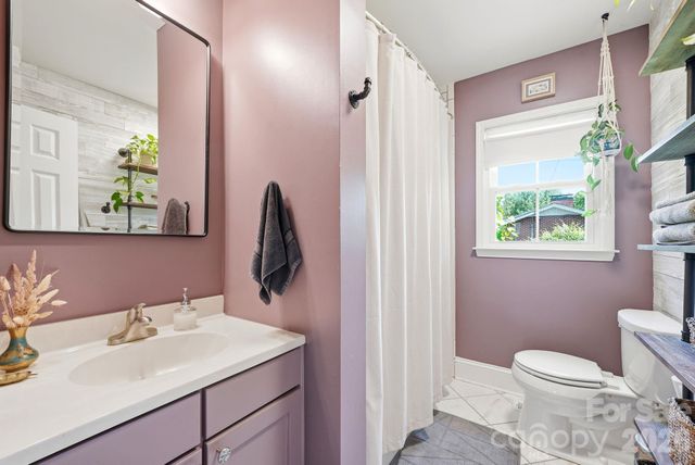 6409 Woodland Circle, Charlotte, NC 28216