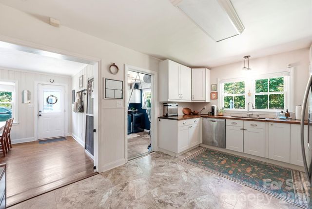 6409 Woodland Circle, Charlotte, NC 28216