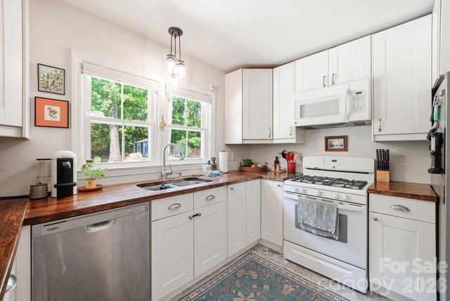 6409 Woodland Circle, Charlotte, NC 28216