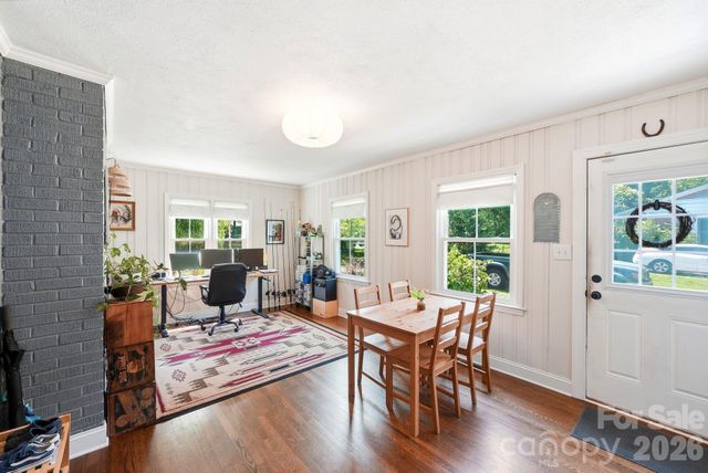 6409 Woodland Circle, Charlotte, NC 28216