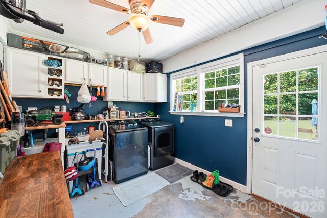 6409 Woodland Circle, Charlotte, NC 28216