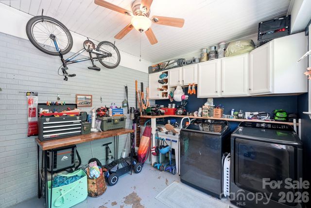 6409 Woodland Circle, Charlotte, NC 28216