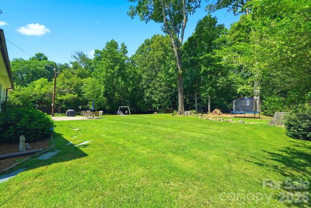 6409 Woodland Circle, Charlotte, NC 28216