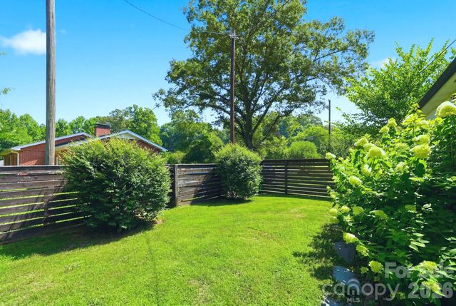 6409 Woodland Circle, Charlotte, NC 28216