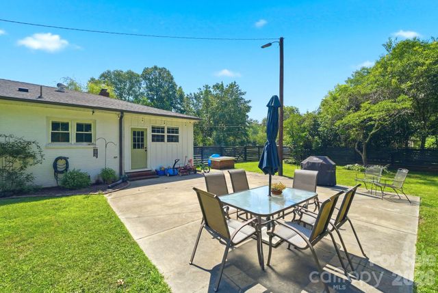 6409 Woodland Circle, Charlotte, NC 28216