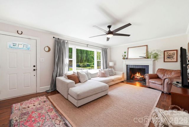 6409 Woodland Circle, Charlotte, NC 28216