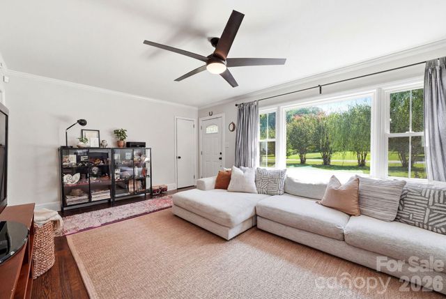 6409 Woodland Circle, Charlotte, NC 28216
