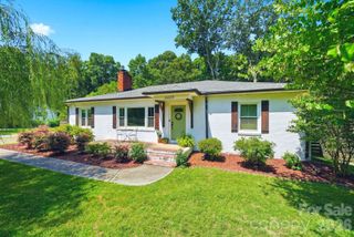 6409 Woodland Circle, Charlotte, NC 28216