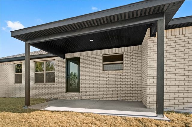 1033 Marquis Avenue, Lowell, AR 72745