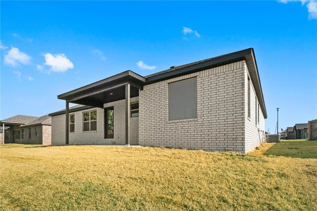 1033 Marquis Avenue, Lowell, AR 72745