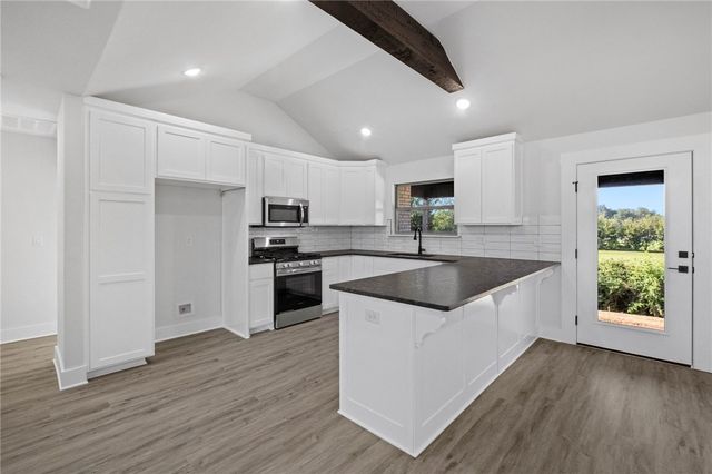 1033 Marquis Avenue, Lowell, AR 72745