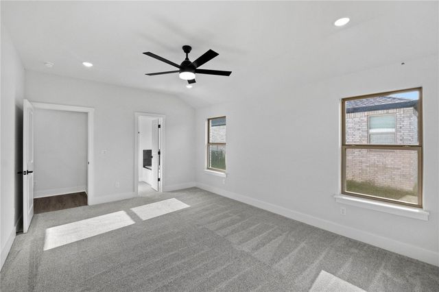 1033 Marquis Avenue, Lowell, AR 72745