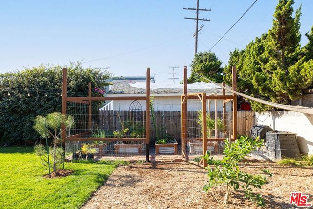 341 E 64th Street, Los Angeles, CA 90003