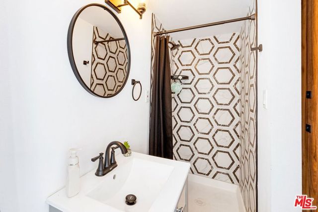 341 E 64th Street, Los Angeles, CA 90003