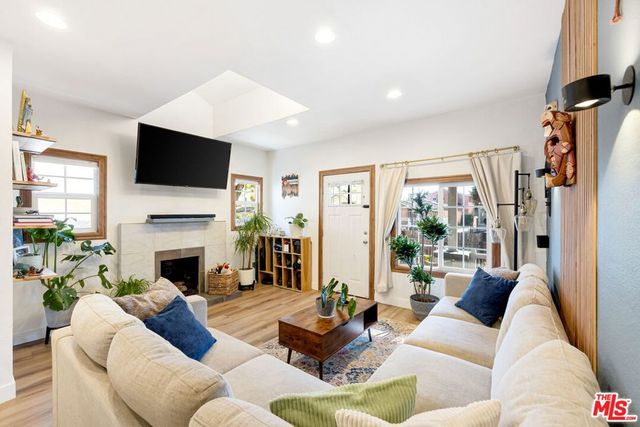 341 E 64th Street, Los Angeles, CA 90003