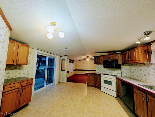 9623 Yoder Road, Sterling, OH 44276